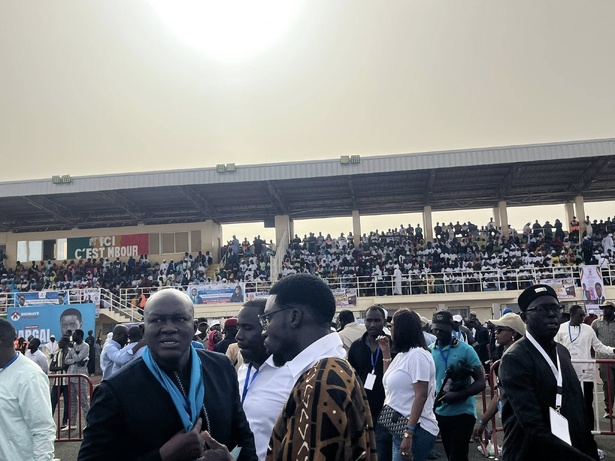 « Sargal Diomaye » : la coalition au pouvoir affiche sa démonstration de force à Mbour « Sargal Diomaye » : la coalition au pouvoir affiche sa démonstration de force à Mbour