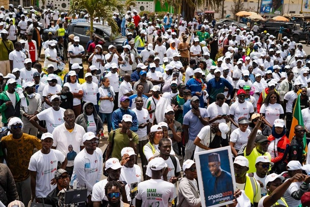 Ousmane Sonko aux côtés des militants lors de « Dakar en marche » (PHOTOS) Ousmane Sonko aux côtés des militants lors de « Dakar en marche » (PHOTOS)