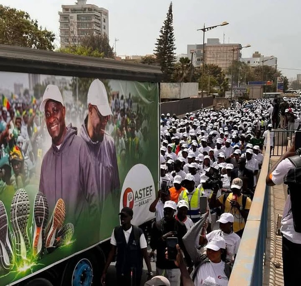 Ousmane Sonko aux côtés des militants lors de « Dakar en marche » (PHOTOS) Ousmane Sonko aux côtés des militants lors de « Dakar en marche » (PHOTOS)