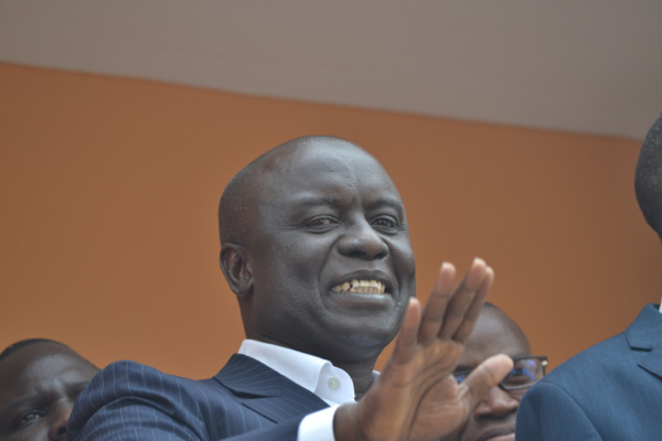 Idrissa Seck l’homme qui dérange sur tous les plans ! (PAPIS DAOUDA BADJI) Idrissa Seck l’homme qui dérange sur tous les plans ! (PAPIS DAOUDA BADJI)