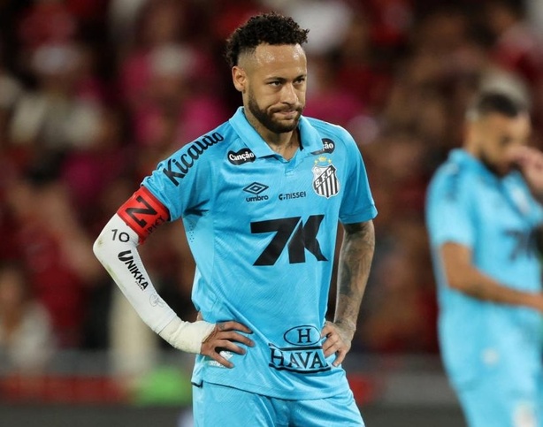Neymar encore blessé : le Brésil retient son souffle avant le Mondial Neymar encore blessé : le Brésil retient son souffle avant le Mondial