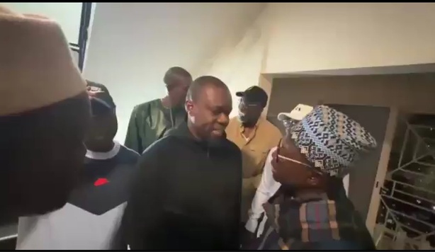 Vidéo : : Les premières images de Sonko après son limogeage Vidéo : : Les premières images de Sonko après son limogeage