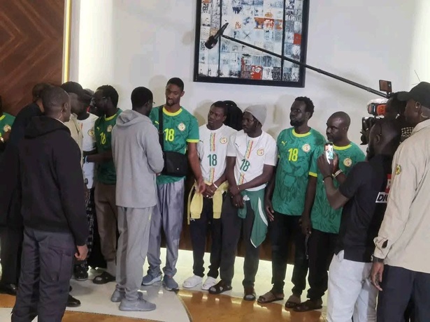 Sénégal : les 15 supporters libérés au Maroc accueillis par Diomaye Faye à l’AIBD