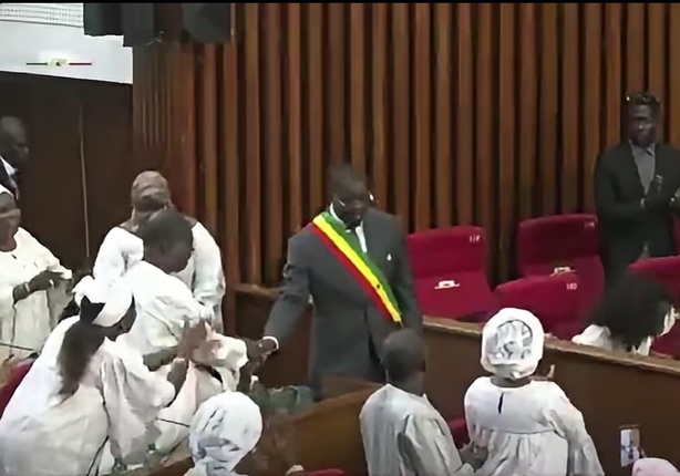 Assemblée Nationale : Ousmane Sonko est officiellement installé député de la 15e législature Assemblée Nationale : Ousmane Sonko est officiellement installé député de la 15e législature