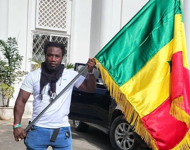 PASTEF : Azoura Fall arrêté par la police PASTEF : Azoura Fall arrêté par la police