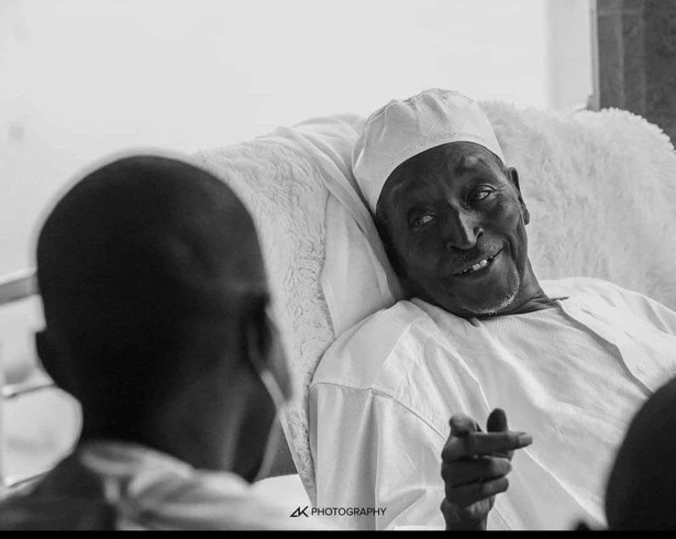 Ousmane Sonko rend hommage à Sheikh Salih Mbacké : « Un père, un ami, un guide »