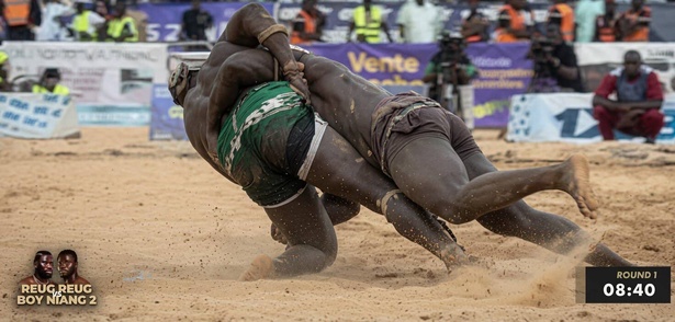 Lutte : Reug Reug renverse Boy Niang 2 et signe un retour tonitruant dans l’arène Lutte : Reug Reug renverse Boy Niang 2 et signe un retour tonitruant dans l’arène