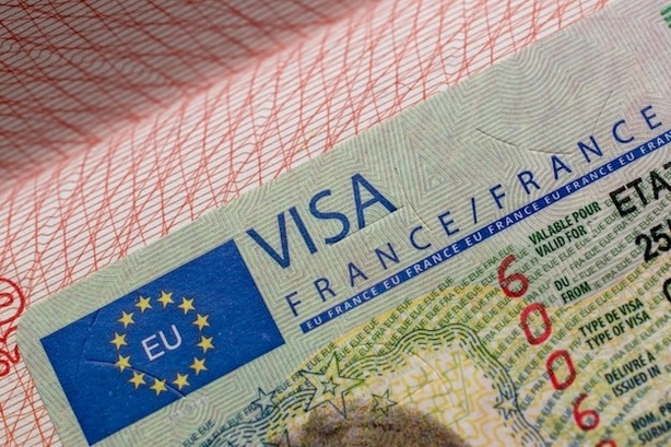 Rendez-vous payants, refus massifs : la colère monte contre le système des visas Rendez-vous payants, refus massifs : la colère monte contre le système des visas