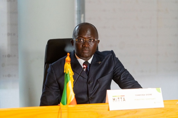 « C’est Diomaye qui m’a amené dans le parti » : les confidences de Yankhoba Diémé « C’est Diomaye qui m’a amené dans le parti » : les confidences de Yankhoba Diémé