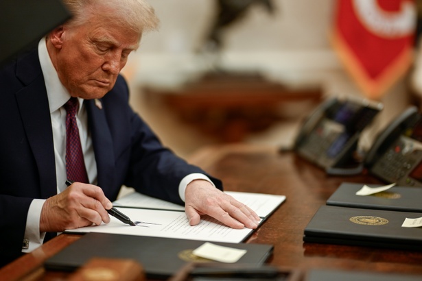 Moyen-Orient : Donald Trump signe un accord avec l’Iran pour mettre fin à la guerre Moyen-Orient : Donald Trump signe un accord avec l’Iran pour mettre fin à la guerre