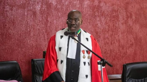 Gabon : suspension du procureur général qui s’était illustré lors du procès Bongo Gabon : suspension du procureur général qui s’était illustré lors du procès Bongo