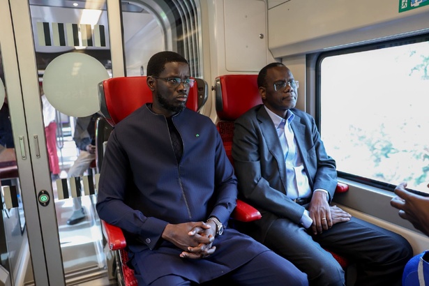 Dakar : Bassirou Diomaye Faye prend le TER jusqu’à l’AIBD Dakar : Bassirou Diomaye Faye prend le TER jusqu’à l’AIBD