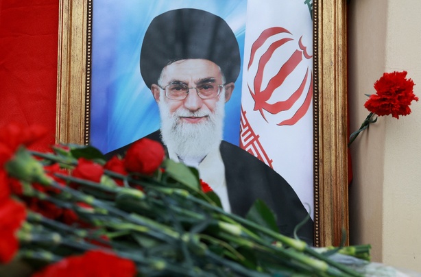 Iran: les autorités décrètent trois jours fériés à Téhéran pour les funérailles d'Ali Khamenei Iran: les autorités décrètent trois jours fériés à Téhéran pour les funérailles d'Ali Khamenei