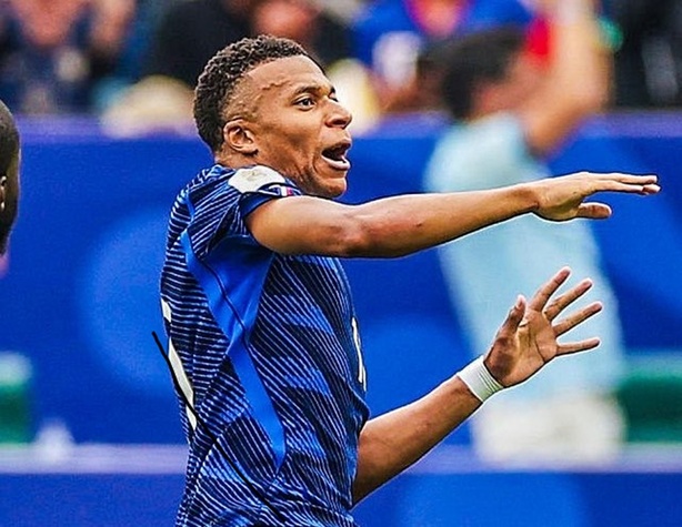 Mondial 2026 : Mbappé savoure sa 100e sélection et la qualification des Bleus