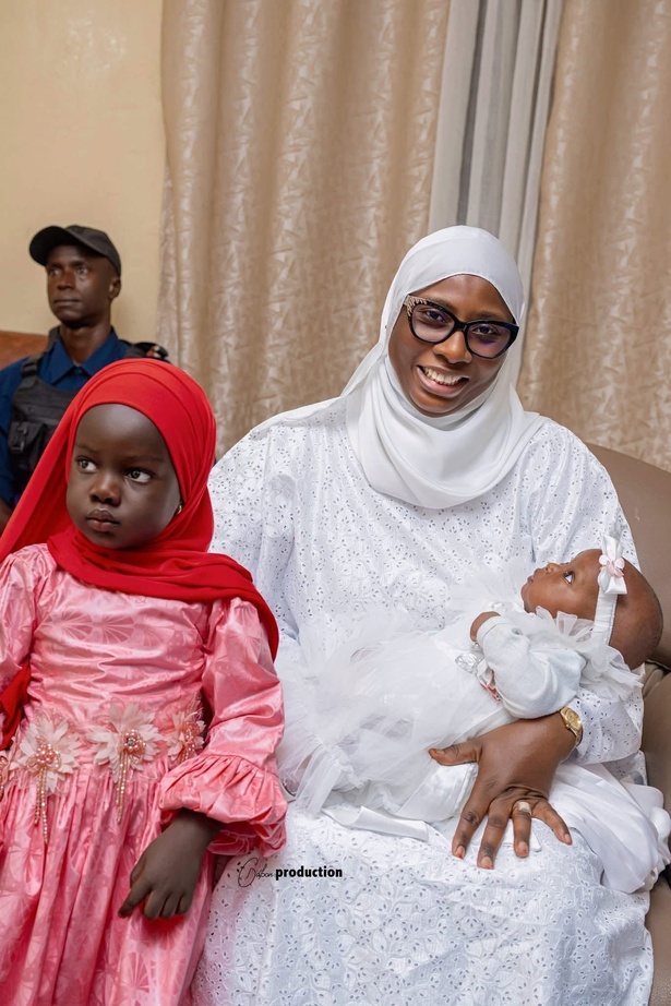 Touba : le regard admiratif d’une fillette envers Sokhna Khady Kébé l'épouse d'Ousmane Sonko fait réagir