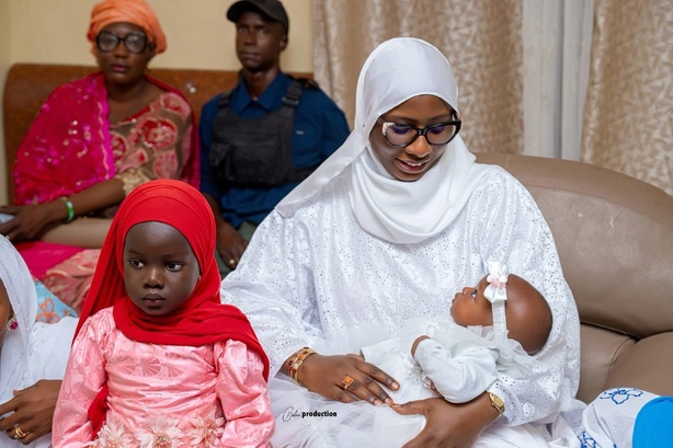 Touba : le regard admiratif d’une fillette envers Sokhna Khady Kébé l'épouse d'Ousmane Sonko fait réagir