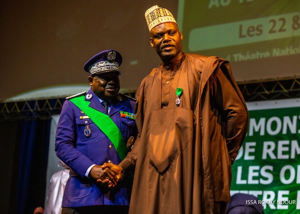 Mouhamed Ndao « Tyson » élevé au rang de Chevalier de l’Ordre national du Lion Mouhamed Ndao « Tyson » élevé au rang de Chevalier de l’Ordre national du Lion