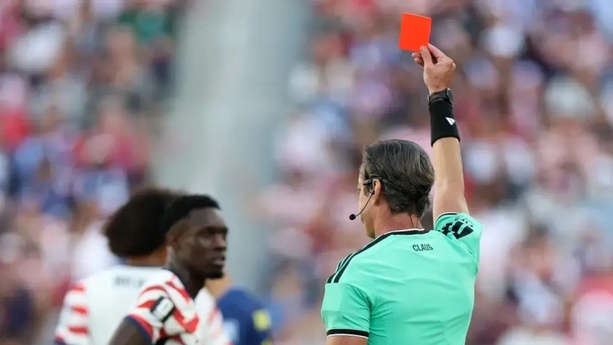 Coupe du monde 2026: le carton rouge infligé à l'Américain Balogun annulé, Donald Trump remercie la Fifa Coupe du monde 2026: le carton rouge infligé à l'Américain Balogun annulé, Donald Trump remercie la Fifa