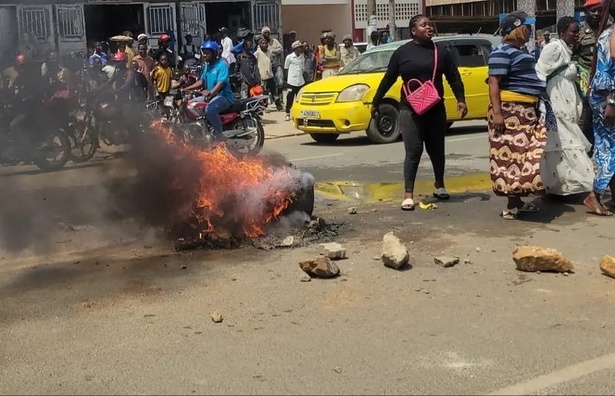 RDC : des veuves de militaires manifestent à Bunia pour réclamer le paiement des droits de leurs époux RDC : des veuves de militaires manifestent à Bunia pour réclamer le paiement des droits de leurs époux