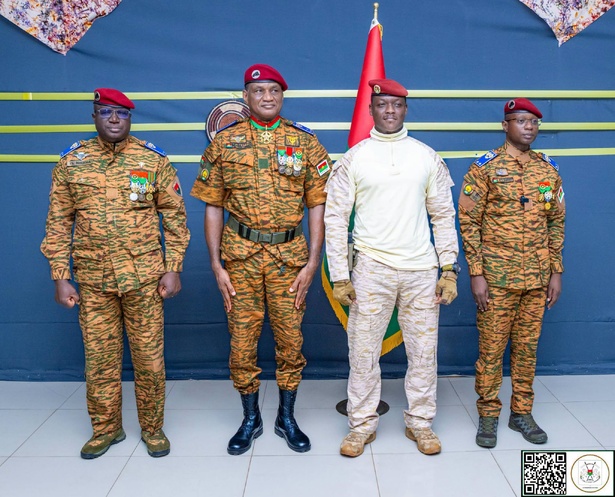 Burkina Faso : Ibrahim Traoré élève trois officiers au rang de généraux Burkina Faso : Ibrahim Traoré élève trois officiers au rang de généraux