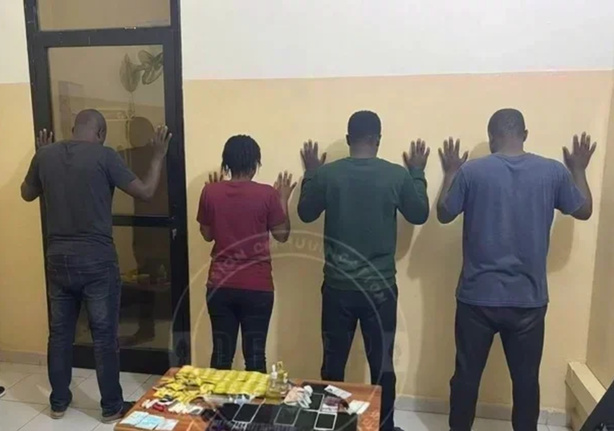 Dakar : Une jeune femme surprise avec trois Nigérians dans un appartement... Dakar : Une jeune femme surprise avec trois Nigérians dans un appartement...