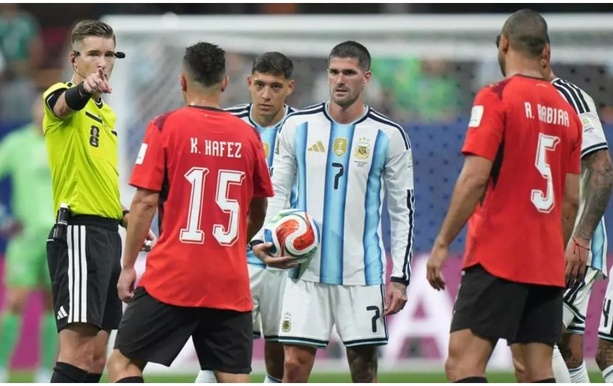 Pourquoi la FIFA écarte les arbitres anglais des matchs de l'Argentine ? Pourquoi la FIFA écarte les arbitres anglais des matchs de l'Argentine ?