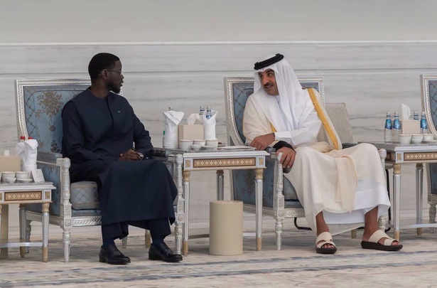Doha : Bassirou Diomaye Faye présente les condoléances du Sénégal à l’Émir du Qatar