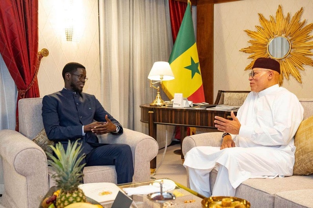 Après sa rencontre avec Macky Sall, Karim Wade accueille Diomaye à Doha Après sa rencontre avec Macky Sall, Karim Wade accueille Diomaye à Doha