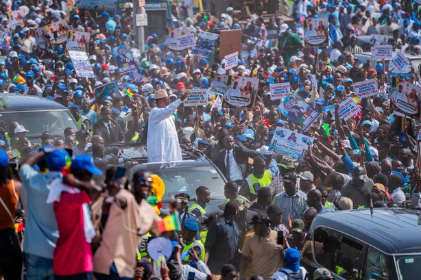 Retour à Dakar : Macky Sall remporte une bataille de communication face à PASTEF