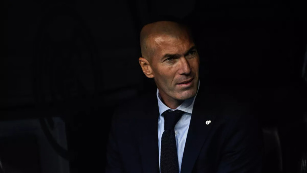 Équipe de France : Zinédine Zidane succède à Didier Deschamps Équipe de France : Zinédine Zidane succède à Didier Deschamps