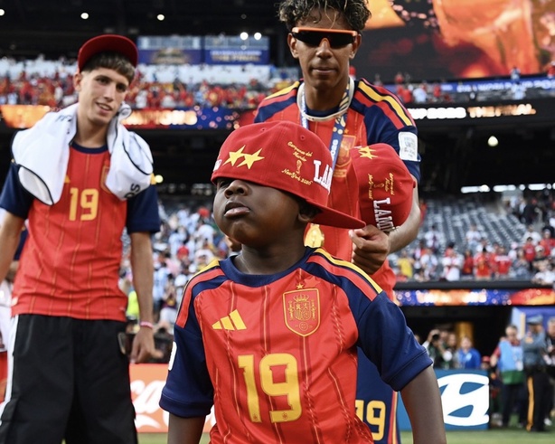 Coupe du monde 2026 : Keyne, le petit frère de Lamine Yamal, fait craquer les supporters Coupe du monde 2026 : Keyne, le petit frère de Lamine Yamal, fait craquer les supporters
