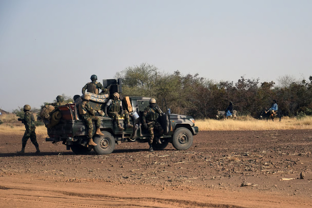 Niger : 16 soldats tués dans une attaque terroriste près de la frontière malienne Niger : 16 soldats tués dans une attaque terroriste près de la frontière malienne