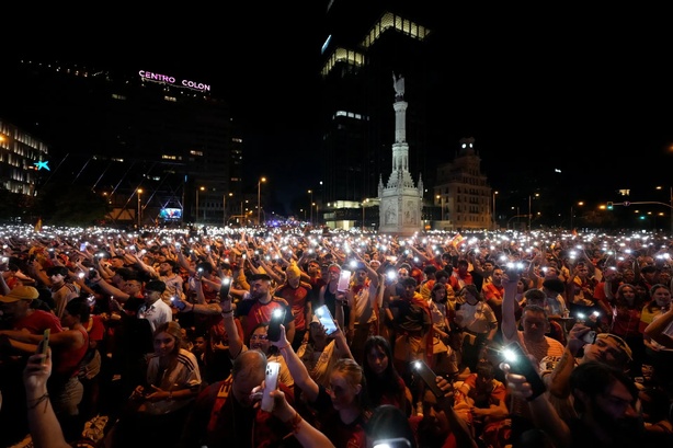 Espagne: plus d'un million de personnes dans les rues de Madrid pour accueillir les champions du monde de football