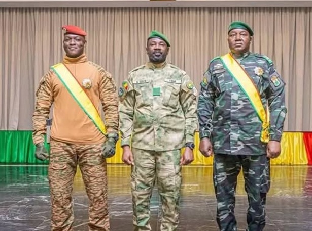 CAN 2032 : le Burkina Faso, le Mali et le Niger officialisent leur candidature commune CAN 2032 : le Burkina Faso, le Mali et le Niger officialisent leur candidature commune