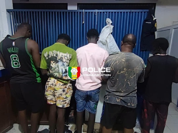 Trafic de drogue : l’OCRTIS démantèle un réseau et défère trois suspects, dont un lutteur Trafic de drogue : l’OCRTIS démantèle un réseau et défère trois suspects, dont un lutteur
