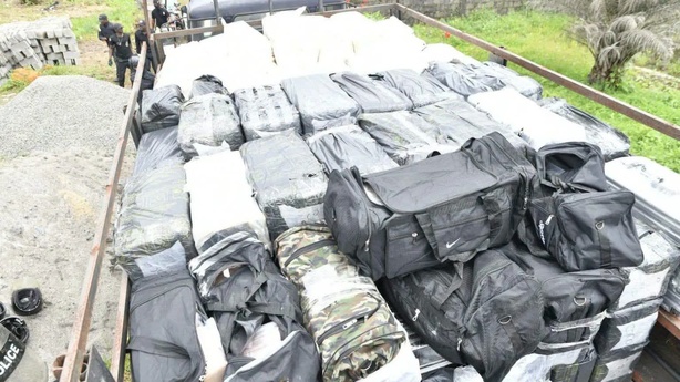 Trafic de drogue : le Liberia réalise une saisie record de près de quatre tonnes de cocaïne. Les nationalités impliquées.... Trafic de drogue : le Liberia réalise une saisie record de près de quatre tonnes de cocaïne. Les nationalités impliquées....