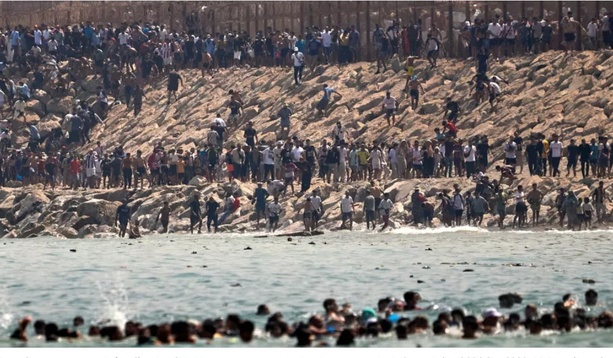 Neuf migrants meurent en tentant de rejoindre Ceuta, l'Espagne déploie l'armée Neuf migrants meurent en tentant de rejoindre Ceuta, l'Espagne déploie l'armée
