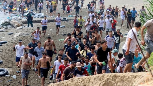 Ceuta : 60 000 migrants entrés illégalement en deux jours, au moins 34 morts Ceuta : 60 000 migrants entrés illégalement en deux jours, au moins 34 morts