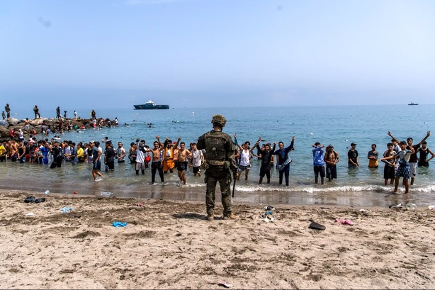 Afflux de migrants à Ceuta : l'Espagne muscle son dispositif sécuritaire et accélère les rapatriements vers le Maroc