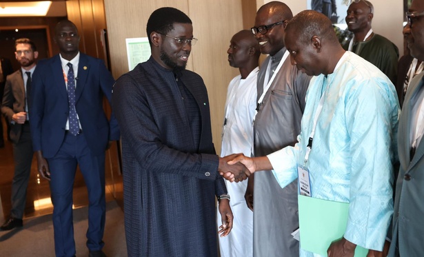 Gouvernement : le Collectif Aar Sunu Diaspora Espagne réclame le retour du ministère des Sénégalais de l'Extérieur Gouvernement : le Collectif Aar Sunu Diaspora Espagne réclame le retour du ministère des Sénégalais de l'Extérieur
