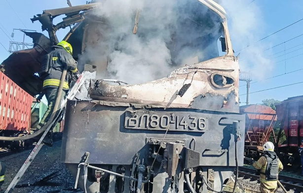 Ukraine : la Russie frappe deux trains et Kiev paralyse Ukraine : la Russie frappe deux trains et Kiev paralyse