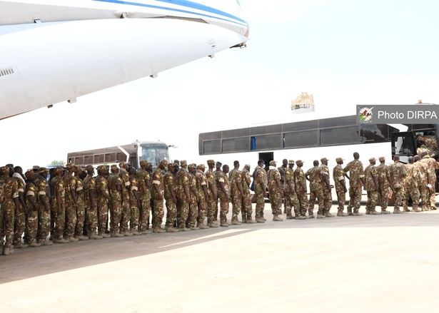 Mali : l’armée annonce la libération de 82 militaires retenus en otage
