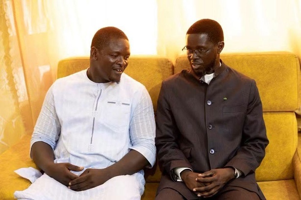 Ndiandiaye : Bassirou Diomaye Faye dans son village natal pour présenter ses condoléances