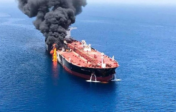Mer Rouge : un pétrolier prend feu après avoir été touché par un « projectile inconnu »