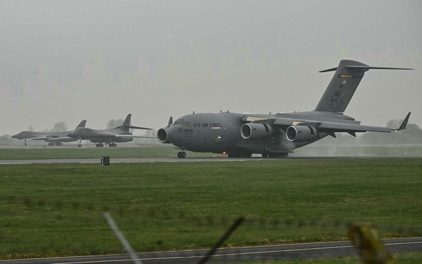 Russie : un avion militaire américain atterrit à Moscou, le patron de la CIA évoqué à bord Russie : un avion militaire américain atterrit à Moscou, le patron de la CIA évoqué à bord