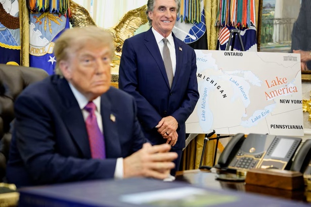 États-Unis: Donald Trump signe un décret changeant le nom du «lac Ontario» en «lac d'Amérique»