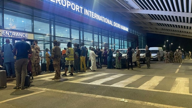 Niger : nuit de tension à Niamey, des tirs entendus près de l’aéroport et du palais présidentiel