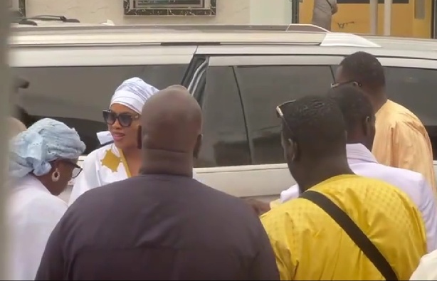 Touba : Sokhna Aïda Diallo est bel et bien arrivée chez Serigne Sidy Abdou Lahad Mbacké Touba : Sokhna Aïda Diallo est bel et bien arrivée chez Serigne Sidy Abdou Lahad Mbacké