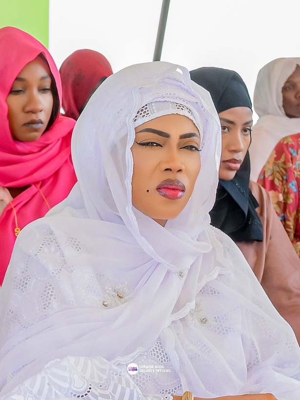 Serigne Sidy Abdou Lahad à Sokhna Aïda Diallo « Viens ici quand tu veux» Serigne Sidy Abdou Lahad à Sokhna Aïda Diallo « Viens ici quand tu veux»