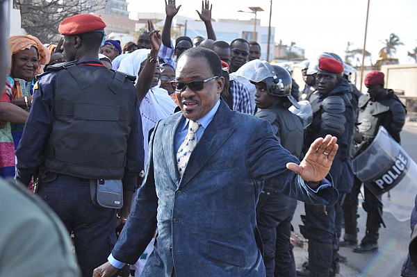 Après avoir accompagné Karim Wade, Me Madické Niang rentre discrètement à Dakar